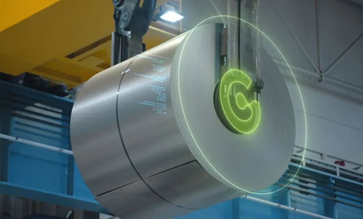 A steel coil is held by a crane, superimposed with a digital green symbol and technical data displays – an illustrative image of digitalised steel production (photo)